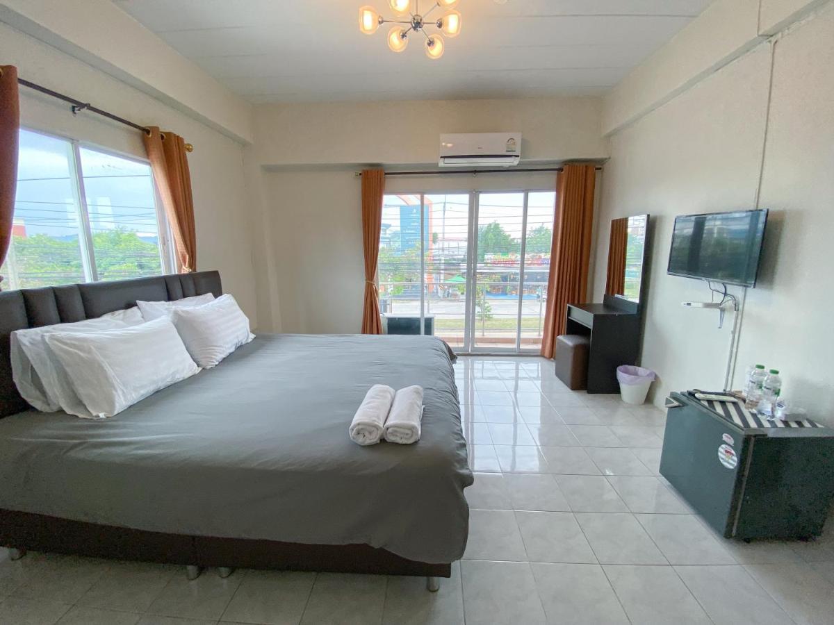 Uh Hostel Bang Saen Exterior photo